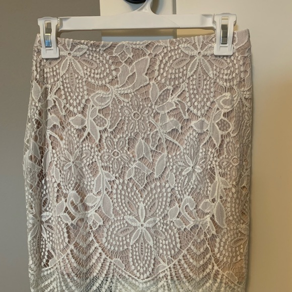 Express lace skirt - Picture 1 of 2